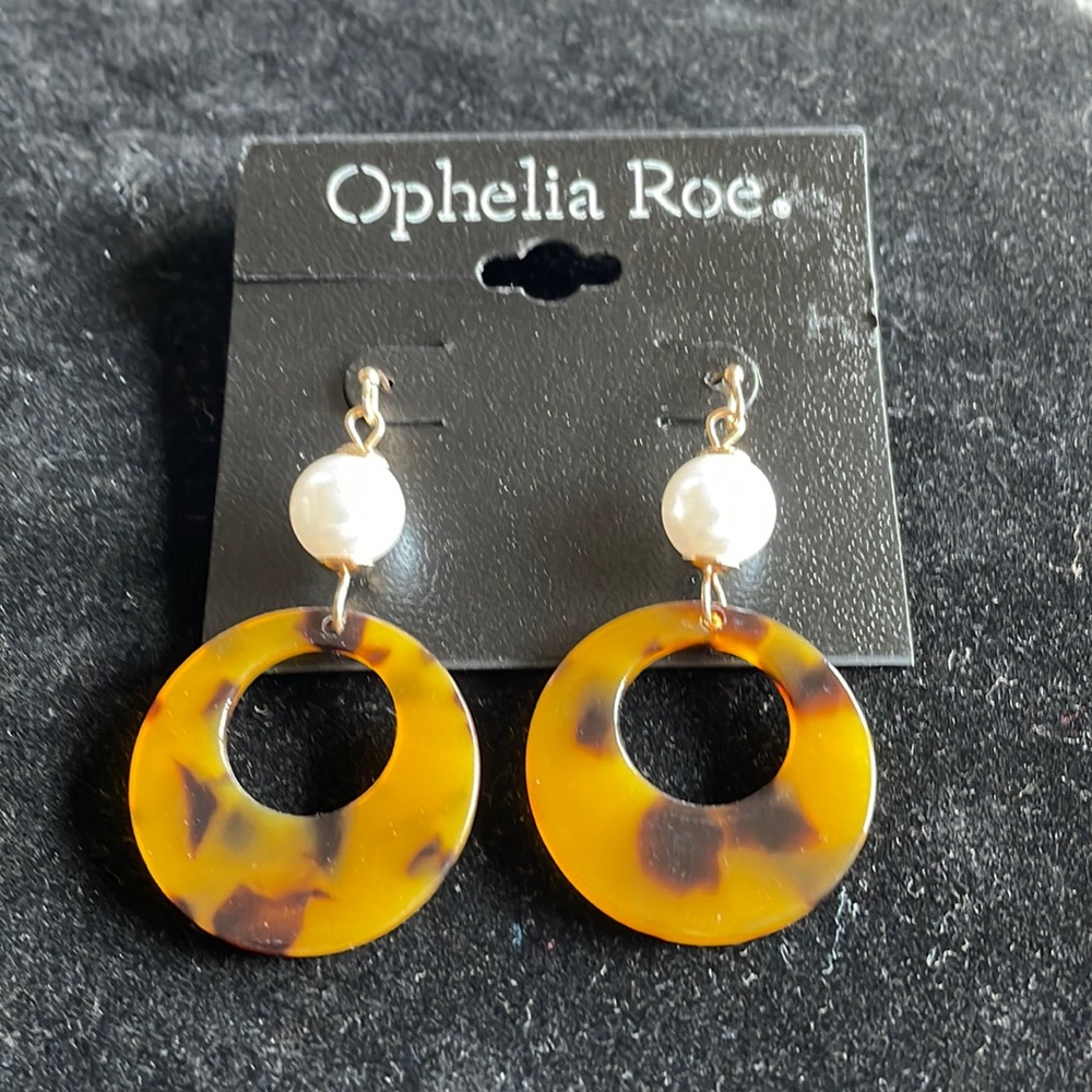 Tortoise shell look with faux pearl dangle pierced earrings